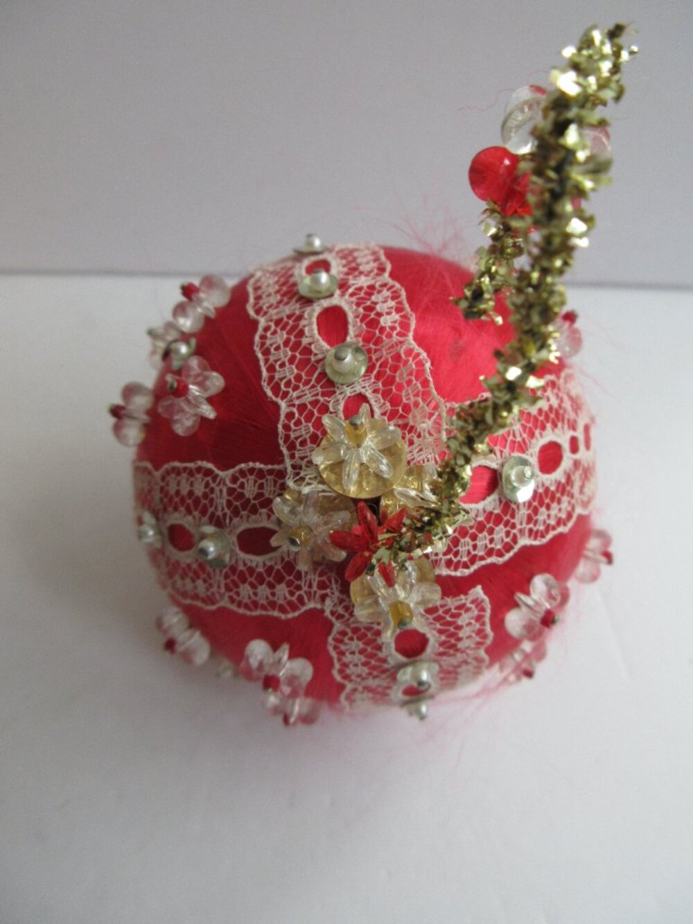 Handmade Red Gold Beaded Ribbon Crafted Christmas Ornaments Lot of 9 Vintage - Picture 16 of 16